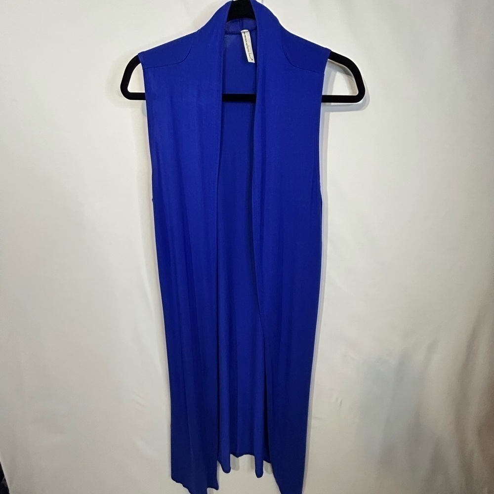 Woman’s sleeveless longline cardigan. Bright blue. Stretchy. Excellent condition
